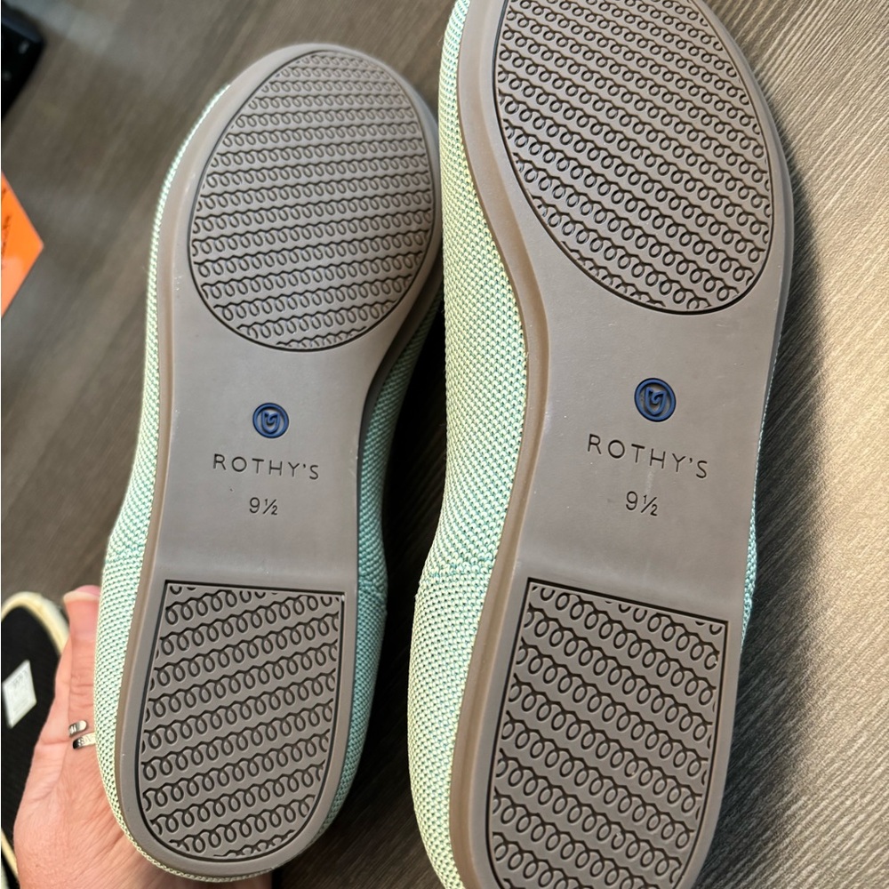 Pristine Rothy's Green Flats - Picture 3 of 12